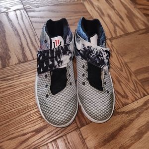 6.5y Boys shoes